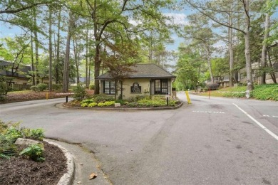 Beautiful mid-level condo in sought after Cross Creek. Lots of on Cross Creek Golf Course in Georgia - for sale on GolfHomes.com, golf home, golf lot