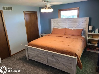 Great 3 bedroom, 1.5 bath split level home with an attached 2 on Linn Grove Country Club in Iowa - for sale on GolfHomes.com, golf home, golf lot