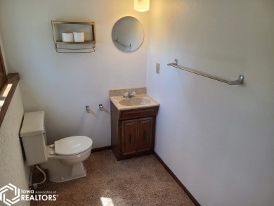 Great 3 bedroom, 1.5 bath split level home with an attached 2 on Linn Grove Country Club in Iowa - for sale on GolfHomes.com, golf home, golf lot