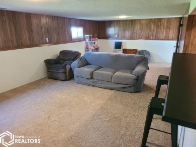 Great 3 bedroom, 1.5 bath split level home with an attached 2 on Linn Grove Country Club in Iowa - for sale on GolfHomes.com, golf home, golf lot
