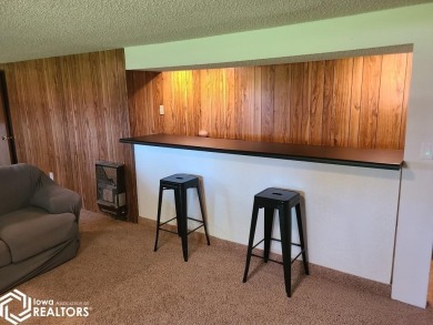 Great 3 bedroom, 1.5 bath split level home with an attached 2 on Linn Grove Country Club in Iowa - for sale on GolfHomes.com, golf home, golf lot