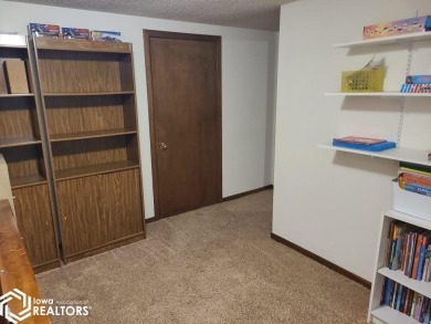 Great 3 bedroom, 1.5 bath split level home with an attached 2 on Linn Grove Country Club in Iowa - for sale on GolfHomes.com, golf home, golf lot