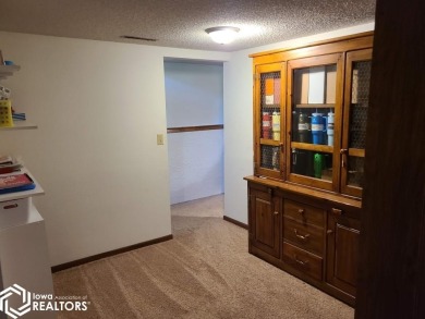 Great 3 bedroom, 1.5 bath split level home with an attached 2 on Linn Grove Country Club in Iowa - for sale on GolfHomes.com, golf home, golf lot