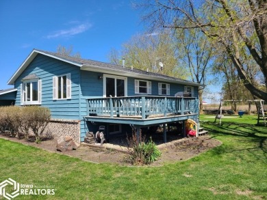 Great 3 bedroom, 1.5 bath split level home with an attached 2 on Linn Grove Country Club in Iowa - for sale on GolfHomes.com, golf home, golf lot