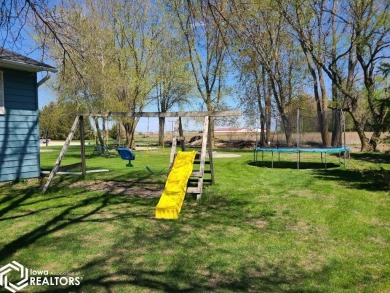 Great 3 bedroom, 1.5 bath split level home with an attached 2 on Linn Grove Country Club in Iowa - for sale on GolfHomes.com, golf home, golf lot
