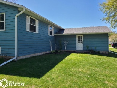 Great 3 bedroom, 1.5 bath split level home with an attached 2 on Linn Grove Country Club in Iowa - for sale on GolfHomes.com, golf home, golf lot