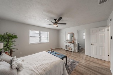 Charming Home in Gated Golf Course Community

Nestled at the on De Cordova Bend Country Club in Texas - for sale on GolfHomes.com, golf home, golf lot