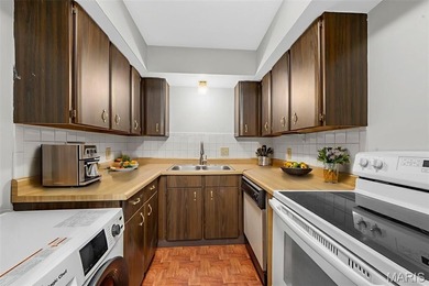 Enjoy what Lake St. Louis has to offer at an AMAZING price! on Lake Saint Louis Par 3 in Missouri - for sale on GolfHomes.com, golf home, golf lot