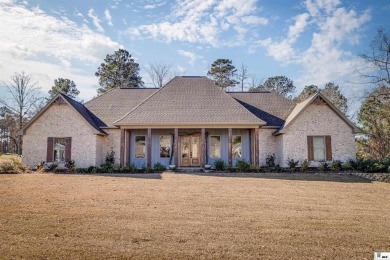 This is a beautiful 4 bedroom/ 3.5 bath home located on the golf on Southern Pines Golf Club (Calvert Course) in Louisiana - for sale on GolfHomes.com, golf home, golf lot