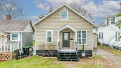 This spacious and charming 4 bedroom, 1.5 bath home is move-in on Pine Grove Country Club in Michigan - for sale on GolfHomes.com, golf home, golf lot