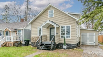 This spacious and charming 4 bedroom, 1.5 bath home is move-in on Pine Grove Country Club in Michigan - for sale on GolfHomes.com, golf home, golf lot