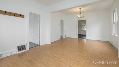 This spacious and charming 4 bedroom, 1.5 bath home is move-in on Pine Grove Country Club in Michigan - for sale on GolfHomes.com, golf home, golf lot