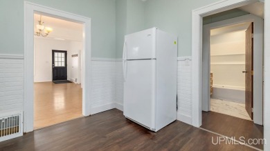 This spacious and charming 4 bedroom, 1.5 bath home is move-in on Pine Grove Country Club in Michigan - for sale on GolfHomes.com, golf home, golf lot