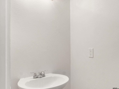 **Owner financing possible with certain terms**  Welcome to this on Holly Lake Ranch Golf Club in Texas - for sale on GolfHomes.com, golf home, golf lot
