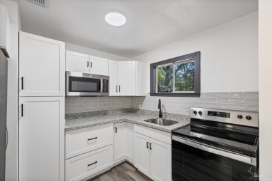 Charming and fully renovated... This cozy 3-bedroom, 1-bath home on Osceola Municipal Golf Course in Florida - for sale on GolfHomes.com, golf home, golf lot