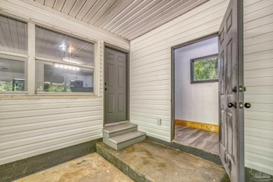 Charming and fully renovated... This cozy 3-bedroom, 1-bath home on Osceola Municipal Golf Course in Florida - for sale on GolfHomes.com, golf home, golf lot