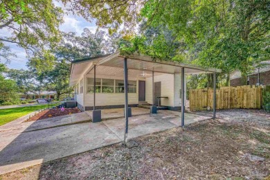 Charming and fully renovated... This cozy 3-bedroom, 1-bath home on Osceola Municipal Golf Course in Florida - for sale on GolfHomes.com, golf home, golf lot