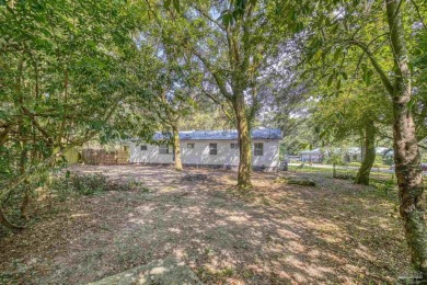 Charming and fully renovated... This cozy 3-bedroom, 1-bath home on Osceola Municipal Golf Course in Florida - for sale on GolfHomes.com, golf home, golf lot