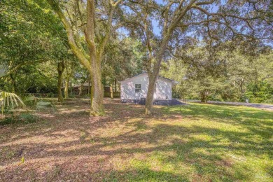 Charming and fully renovated... This cozy 3-bedroom, 1-bath home on Osceola Municipal Golf Course in Florida - for sale on GolfHomes.com, golf home, golf lot