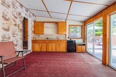 Wonderful in West Irondequoit Split is clean as a whistle, shows on Durand-Eastman Park Golf Course in New York - for sale on GolfHomes.com, golf home, golf lot