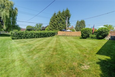 Wonderful in West Irondequoit Split is clean as a whistle, shows on Durand-Eastman Park Golf Course in New York - for sale on GolfHomes.com, golf home, golf lot