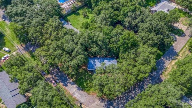 Charming and fully renovated... This cozy 3-bedroom, 1-bath home on Osceola Municipal Golf Course in Florida - for sale on GolfHomes.com, golf home, golf lot