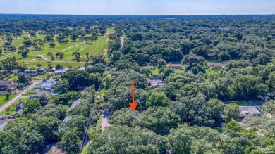 Charming and fully renovated... This cozy 3-bedroom, 1-bath home on Osceola Municipal Golf Course in Florida - for sale on GolfHomes.com, golf home, golf lot