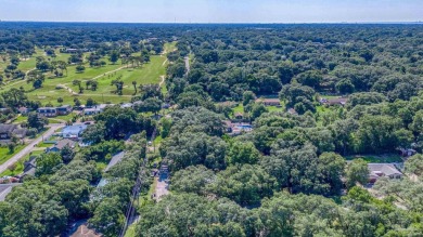 Charming and fully renovated... This cozy 3-bedroom, 1-bath home on Osceola Municipal Golf Course in Florida - for sale on GolfHomes.com, golf home, golf lot