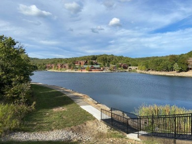 Beautiful lakefront residential lot in great location in on Ledgestone Country Club and Golf Course in Missouri - for sale on GolfHomes.com, golf home, golf lot