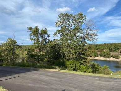 Beautiful lakefront residential lot in great location in on Ledgestone Country Club and Golf Course in Missouri - for sale on GolfHomes.com, golf home, golf lot