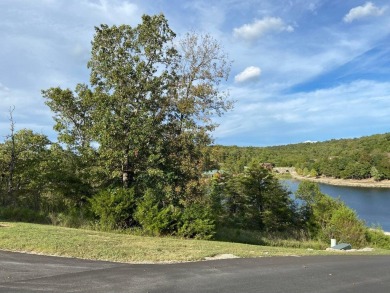 Beautiful lakefront residential lot in great location in on Ledgestone Country Club and Golf Course in Missouri - for sale on GolfHomes.com, golf home, golf lot