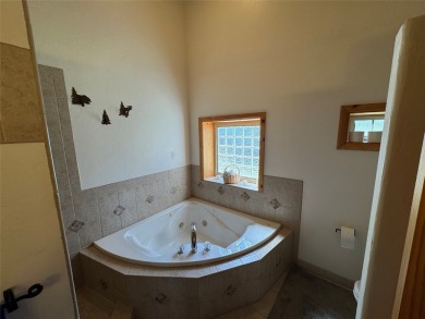 Beautiful open concept single level custom home overlooking the on Double Arrow Lodge in Montana - for sale on GolfHomes.com, golf home, golf lot