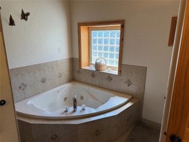 Beautiful open concept single level custom home overlooking the on Double Arrow Lodge in Montana - for sale on GolfHomes.com, golf home, golf lot