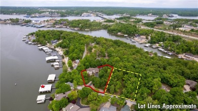 STOP THE CAR! Newly updated home that offers a spectacular lake on Sycamore Creek Golf Club in Missouri - for sale on GolfHomes.com, golf home, golf lot
