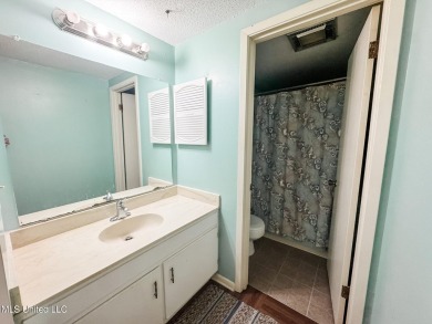 JUST REDUCED To SELL! 2 BEDROOM/ 2 BATH CONDO WITH AMAZING VIEWS on Diamondhead Country Club in Mississippi - for sale on GolfHomes.com, golf home, golf lot