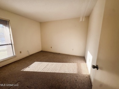 JUST REDUCED To SELL! 2 BEDROOM/ 2 BATH CONDO WITH AMAZING VIEWS on Diamondhead Country Club in Mississippi - for sale on GolfHomes.com, golf home, golf lot