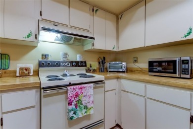 Discover the Florida lifestyle in this resort-style, corner lot on Highland Lakes Executive Golf Course in Florida - for sale on GolfHomes.com, golf home, golf lot