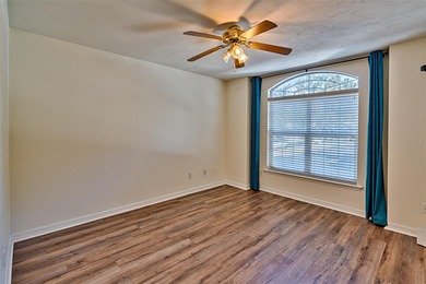 Come see this extremely well maintained home in Meadowbrook! on Meadowbrook Golf Club in Florida - for sale on GolfHomes.com, golf home, golf lot