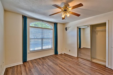 Come see this extremely well maintained home in Meadowbrook! on Meadowbrook Golf Club in Florida - for sale on GolfHomes.com, golf home, golf lot