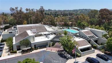 Beautifully updated lower-level Catalina end unit in a peaceful on Leisure Village Par 3 Golf Course in California - for sale on GolfHomes.com, golf home, golf lot