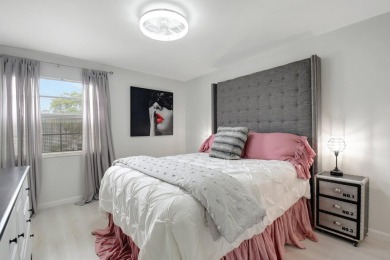 Stunning 2 BR 2 BTH top floor unit at King's Point  very on Kings Point Golf -Flanders Way in Florida - for sale on GolfHomes.com, golf home, golf lot