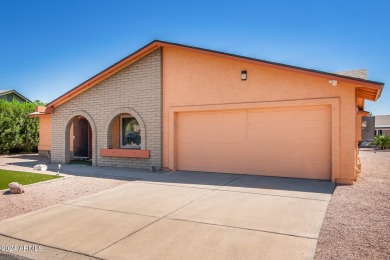 Unique home in Fountain of the Sun with so much potential!  Two on Fountain of the Sun Country Club in Arizona - for sale on GolfHomes.com, golf home, golf lot