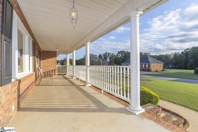 Smithfields - This 3-bedroom, 2 1/2 bath all-brick one level on Smithfields Country Club in South Carolina - for sale on GolfHomes.com, golf home, golf lot