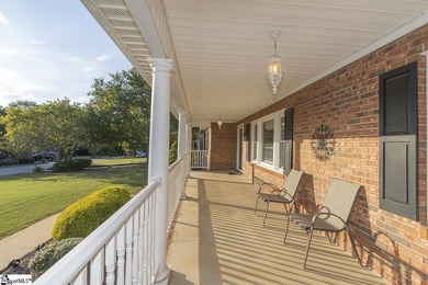 Smithfields - This 3-bedroom, 2 1/2 bath all-brick one level on Smithfields Country Club in South Carolina - for sale on GolfHomes.com, golf home, golf lot