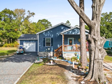 LOCATION IS EVERYTHING!!! This cute as can be home located in on Oyster Bay Golf Links in North Carolina - for sale on GolfHomes.com, golf home, golf lot