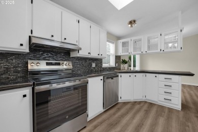 Welcome to this delightful three-bedroom, two-bath home situated on Gearhart Golf Links in Oregon - for sale on GolfHomes.com, golf home, golf lot