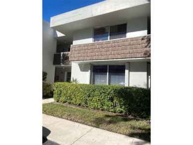 Fantastic corner garden apartment located on the ground floor on Oaks Country Club in Florida - for sale on GolfHomes.com, golf home, golf lot