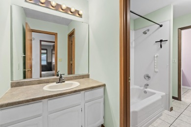 Looking for a move-in ready townhouse in LOFS? Look no further! on Lakes of the Four Seasons Country Club in Indiana - for sale on GolfHomes.com, golf home, golf lot