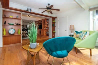 Wow. Don't miss this stylish, serene villa in Sarasota's 55+ on Village Green Golf Club of Sarasota in Florida - for sale on GolfHomes.com, golf home, golf lot