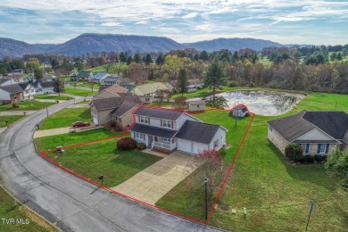 Above average 3 bedroom, 2 and a half bath home on a quiet dead on Silver Lake Golf Course in Tennessee - for sale on GolfHomes.com, golf home, golf lot